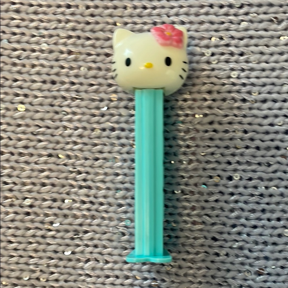 Hello Kitty Pez Dispenser with Pink Bow